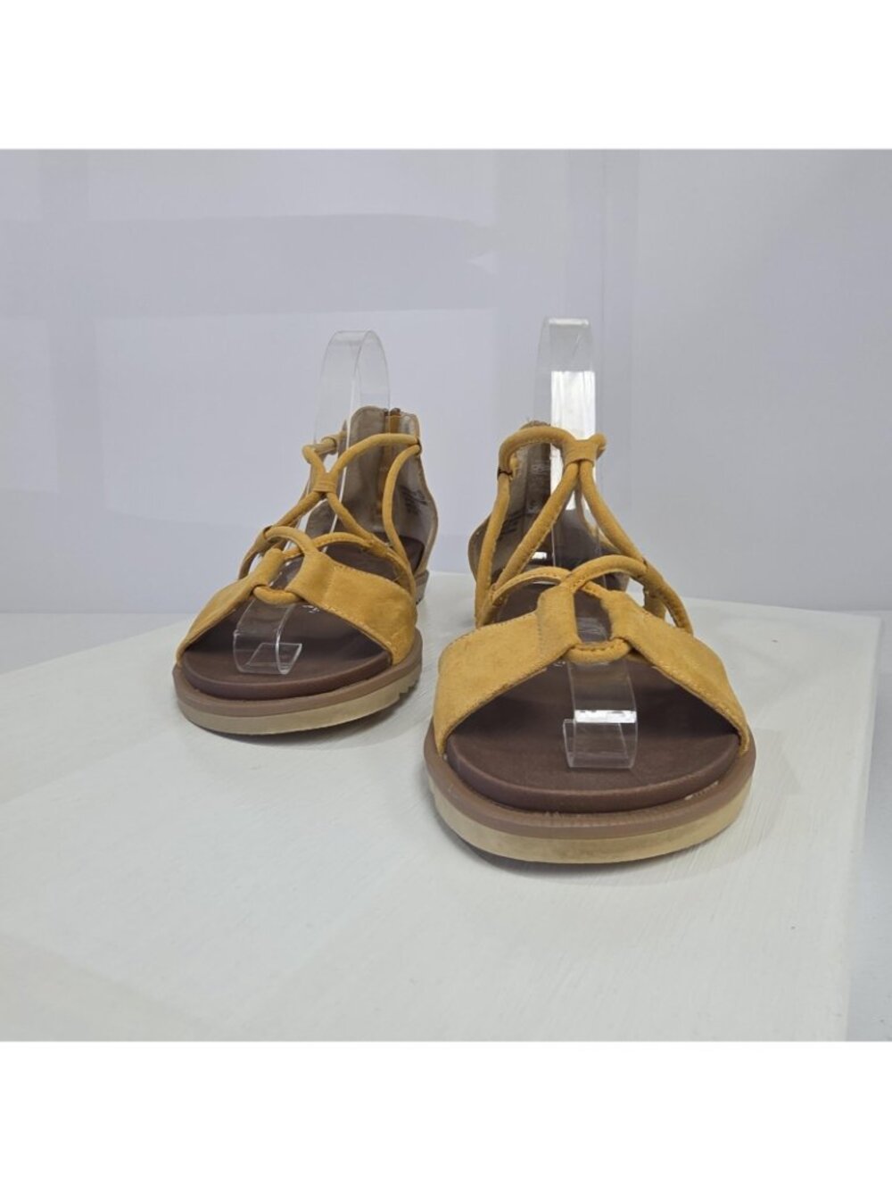 Very G Sandals Womens Size 7.5 Yellow Gladiator Flat Strappy Zip Back Faux Suede - Picture 3 of 11